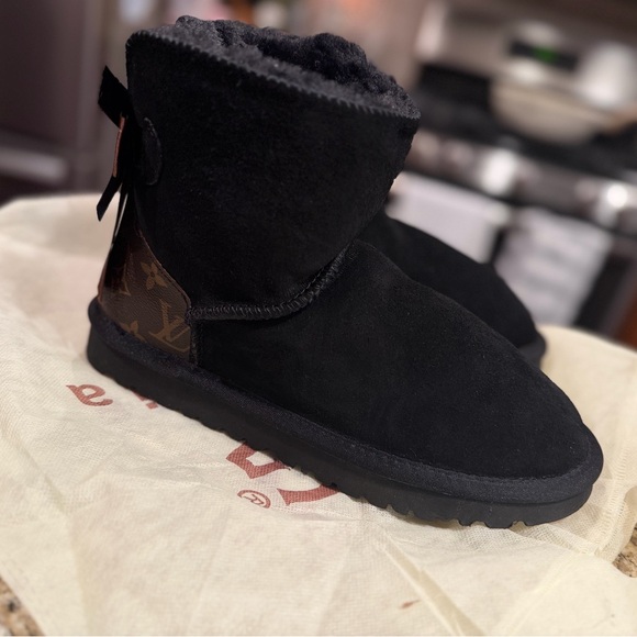 Unlisted designer like Black and Brown Boots with Ribbon Details - Picture 3 of 5